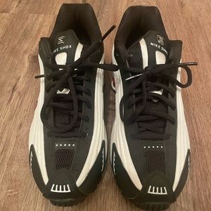 Nike Shox R4 size 9